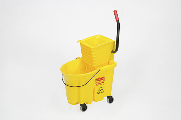 COMBINATION WET MOP BUCKET AND WRINGER,